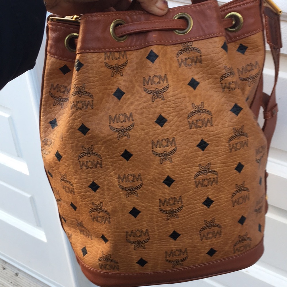 Mcm bucket bag (includes dust bag and cards) - Picture 9 of 15